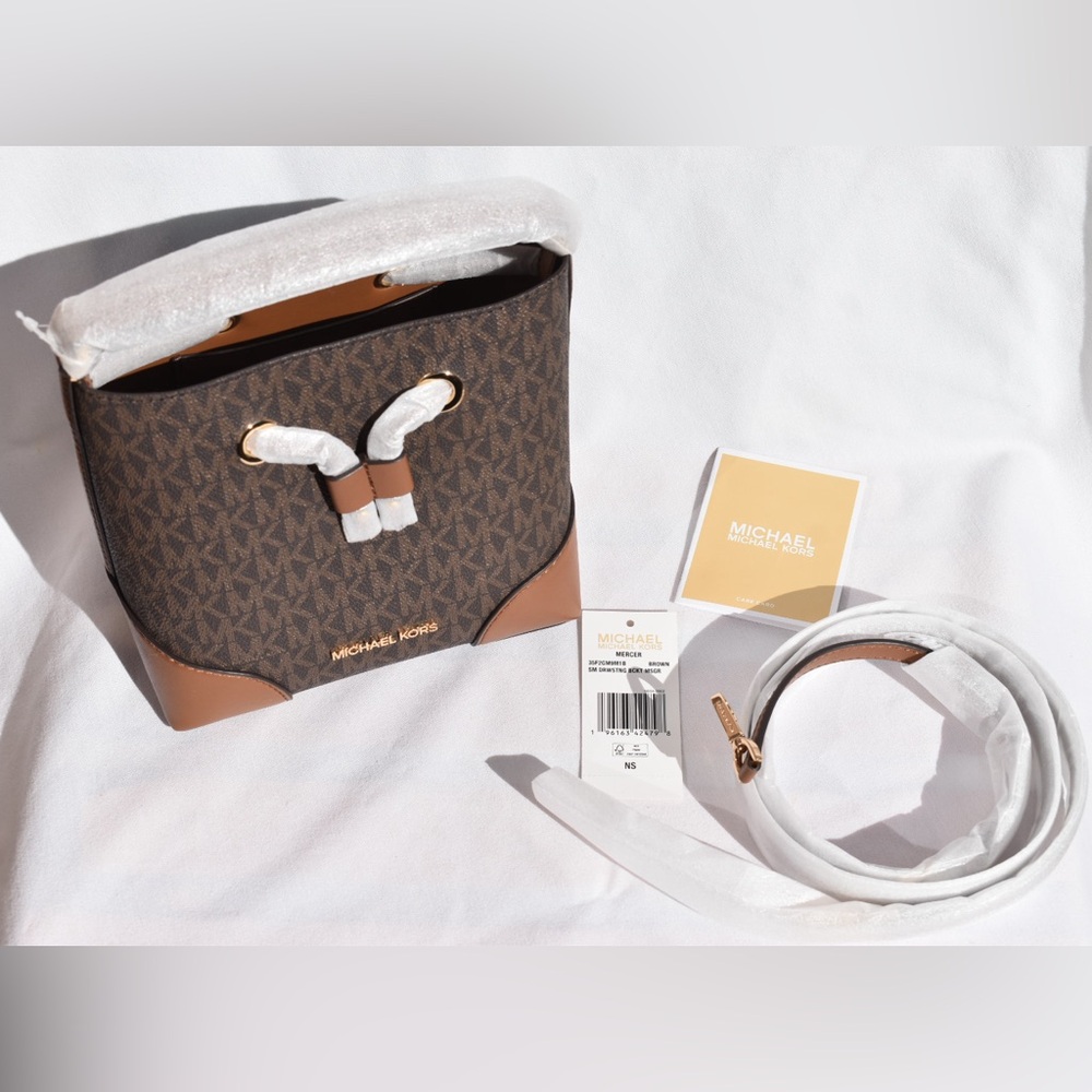 Michael Kors Mercer bucket bag - Picture 14 of 16